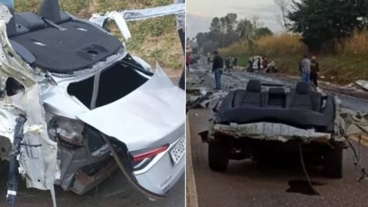 Corolla ficou completamente destruído