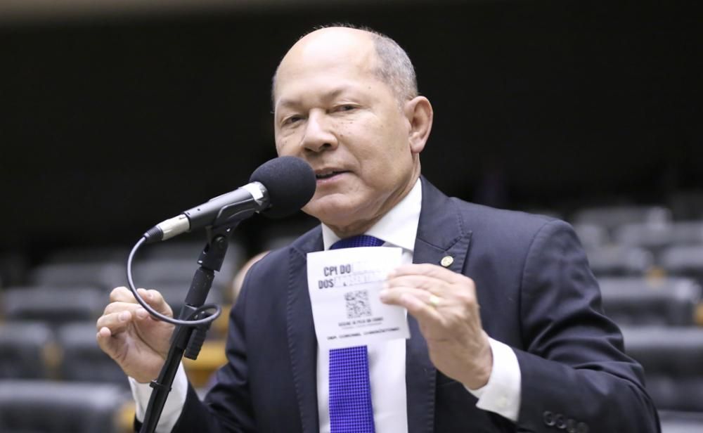Deputado faz alusão a golpe de 64 e pede 'reação' do Exército após ação contra Bolsonaro