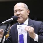 Deputado faz alusão a golpe de 64 e pede 'reação' do Exército após ação contra Bolsonaro