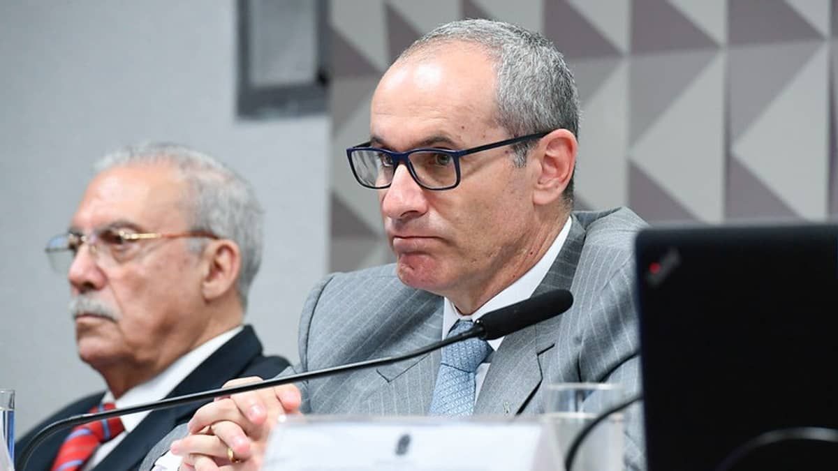 Coronel diz que mensagens para Cid eram um pedido para Bolsonaro “apaziguar” o país e que as enviou no “calor da emoção”
