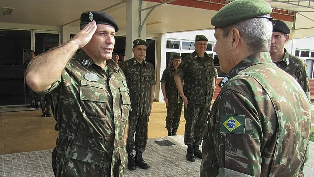 Relatora da CPMI pede convocação de coronel que trocou mensagens sobre golpe com Mauro Cid