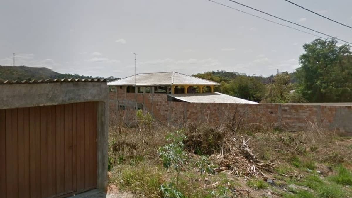 Corpo de homem é encontrado amarrado e queimado em Esmeraldas, na Grande BH 