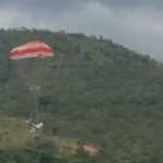 Vídeo mostra momento em que piloto aciona paraquedas de avião para pouso forçado em Sabará; assista