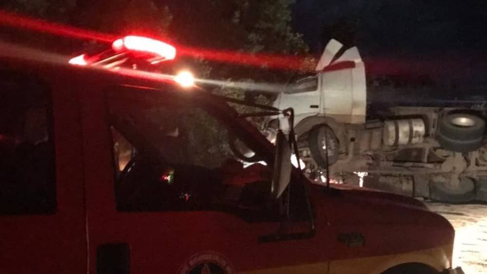 Motorista morre preso às ferragens de caminhão