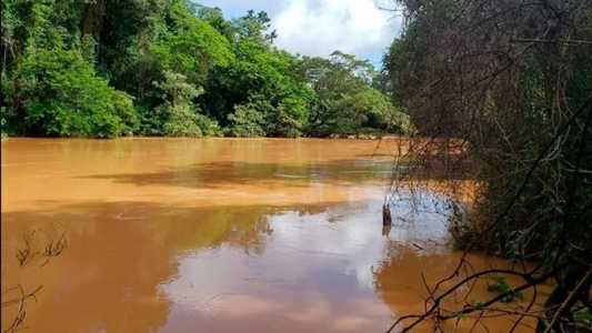 Corpo foi avistado por testemunha ainda no leito do rio