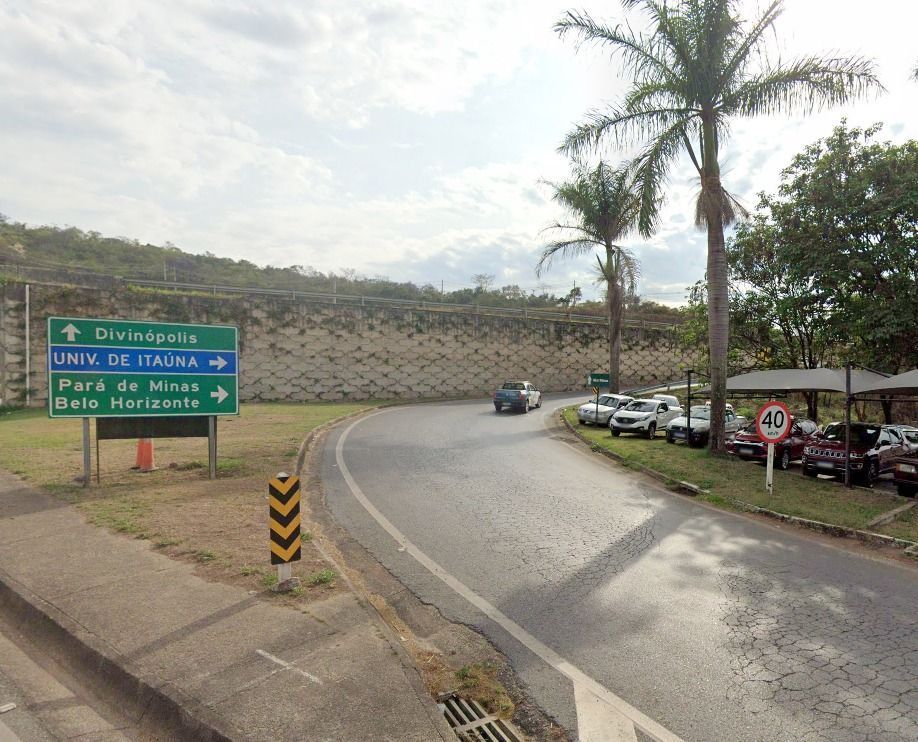 Corpo é encontrado carbonizado em meio a entulhos perto de importante Universidade de Minas