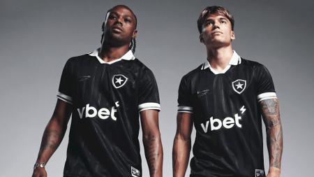 Botafogo apresenta nova camisa preta para a temporada