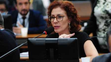 Corregedor devolve ao TRE de SP ação que pode tornar Carla Zambelli inelegível