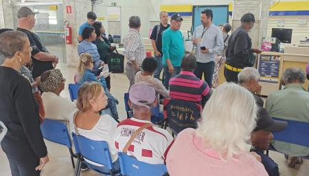 Fila na agência do Correios da avenida Afonso Pena, no Centro de BH