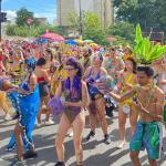 Carnaval de BH: Abalô-Caxi enche avenida Assis Chateaubriand com concentração do cortejo