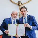 Lula brinca com ministro: 'Silvinho ainda não sabe onde ficam todos os portos e aeroportos'