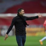 Coudet, do Internacional, elogia Vasco e crava: 'Como joga, não vai rebaixar'