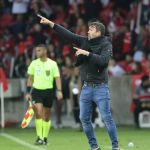 Coudet lamenta derrota do Inter para o Atlético e admite falta de foco: 'Difícil sair disso'