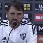 Atlético: exigente, Coudet aprova estreia, mas destaca correções para sequência da temporada