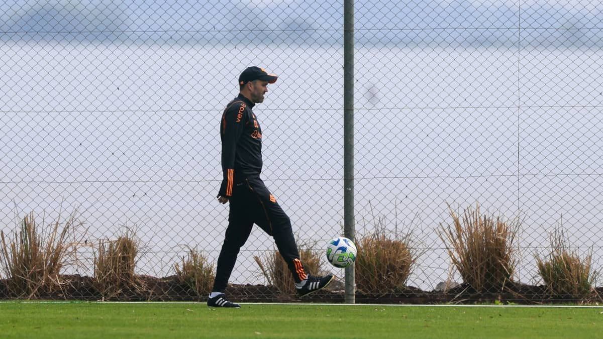 Coudet encaminha time para enfrentar o Goiás pelo Brasileirão