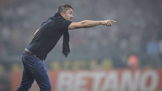 Coudet chega pressionado para o clássico contra o Cruzeiro
