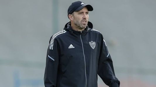 Coudet comandou treino na Cidade do Galo e aguarda definição da diretoria