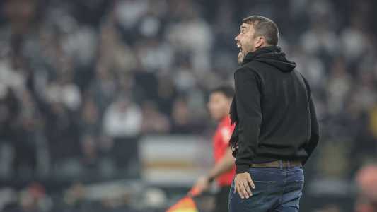 Coudet completou 32 partidas no comando do Atlético nesta quarta-feira (31)