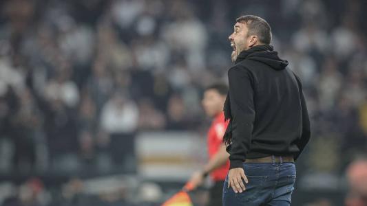 Coudet completou 32 partidas no comando do Atlético nesta quarta-feira (31)