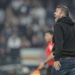 Coudet define eliminação do Atlético como 'doída' e pede desculpas à torcida