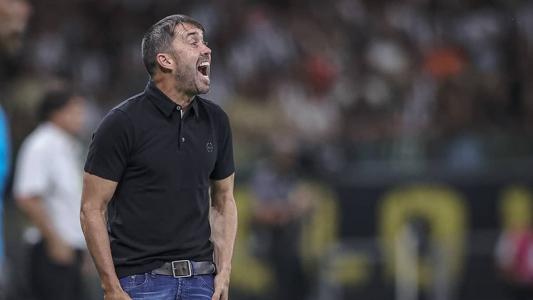 Coudet disparou contra a diretoria do Atlético após a derrota para o Libertad-PAR