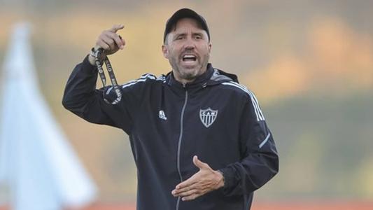 Coudet espera não perder jogadores para clássico mineiro