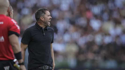 Coudet fez críticas ao começo de jogo do Atlético, mas aponta evolução