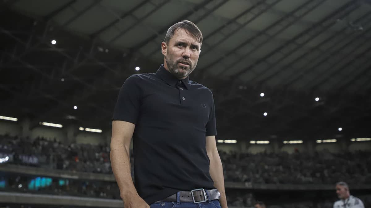 Atlético: reunião nesta sexta definirá futuro de Coudet 