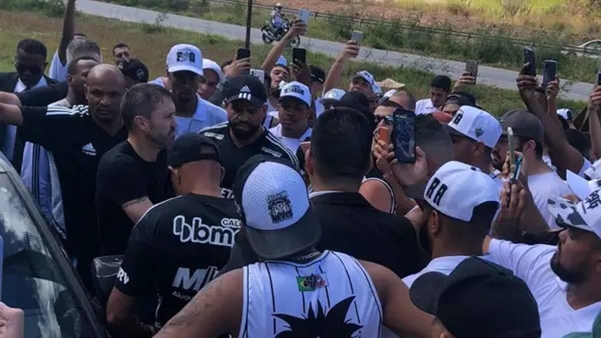 Atlético: Caetano pede tranquilidade e revela conversa com Coudet após protestos