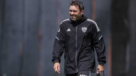 Coudet já balançou no cargo do Atlético e teve nome cogitado no Corinthians