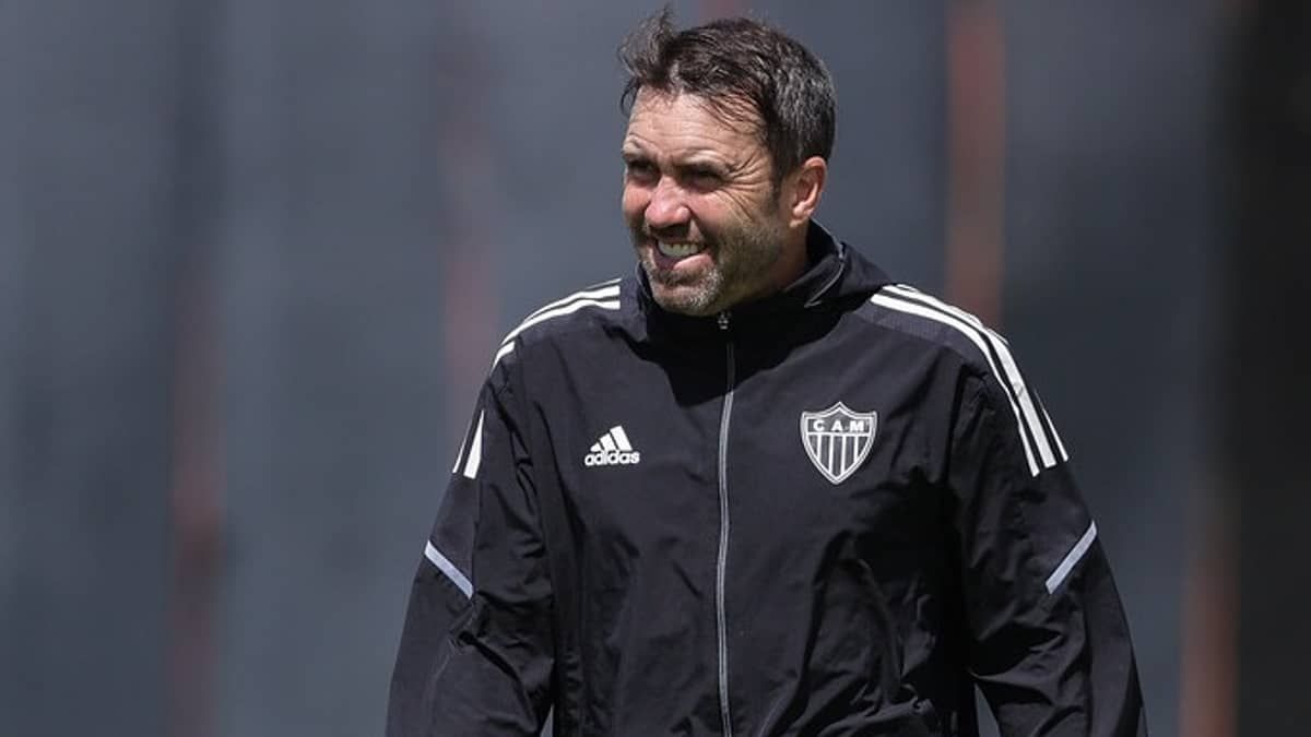 Coudet faz seis mudanças no Atlético para jogo com Athletico-PR; veja o time