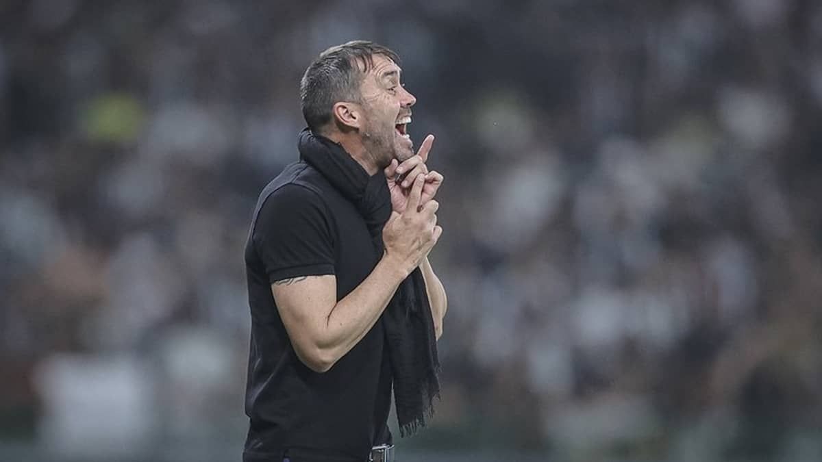 Atlético oficializa saída de Eduardo Coudet 