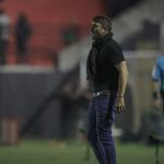 Após classificação do Atlético, Coudet dispara contra gramado em Pelotas