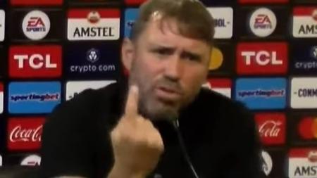 Coudet se mostrou irritado com cobranças da torcida e fez ataques à direção
