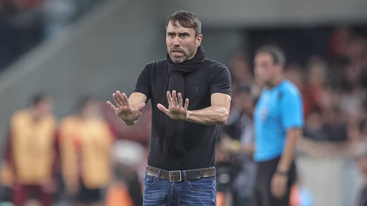 ‘Coudet está atrapalhando o Atlético’, avalia comentarista da Itatiaia