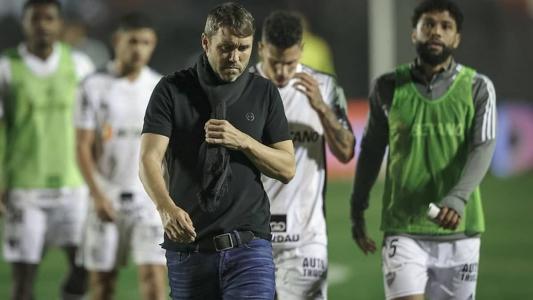 Coudet tem desafio de melhorar o desempenho do Atlético