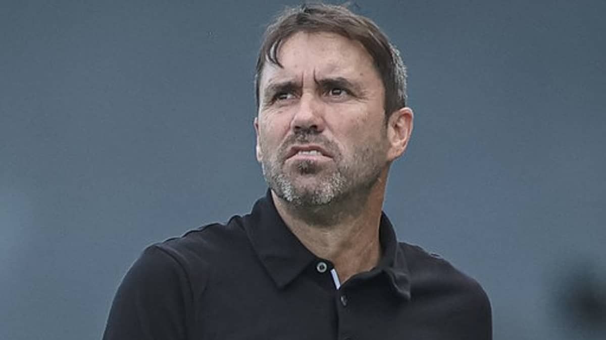 Coudet roda peças e tem dificuldade em achar 'meio-campo ideal' no Atlético