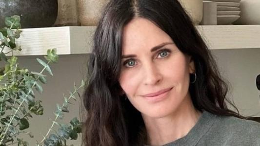 Courteney Cox explicou que Príncipe Harry realmente esteve em sua casa