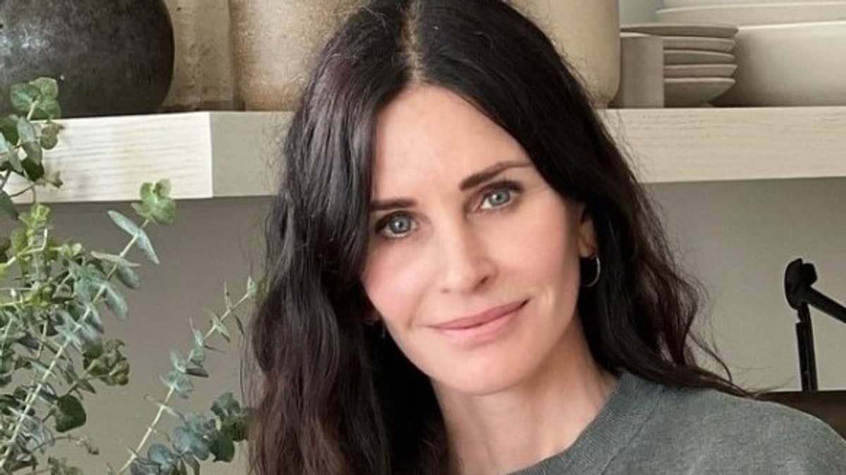 Courteney Cox, a ‘Mônica’ de Friends, reencontra Jennifer Aniston e Lisa Kudrow em Calçada da Fama