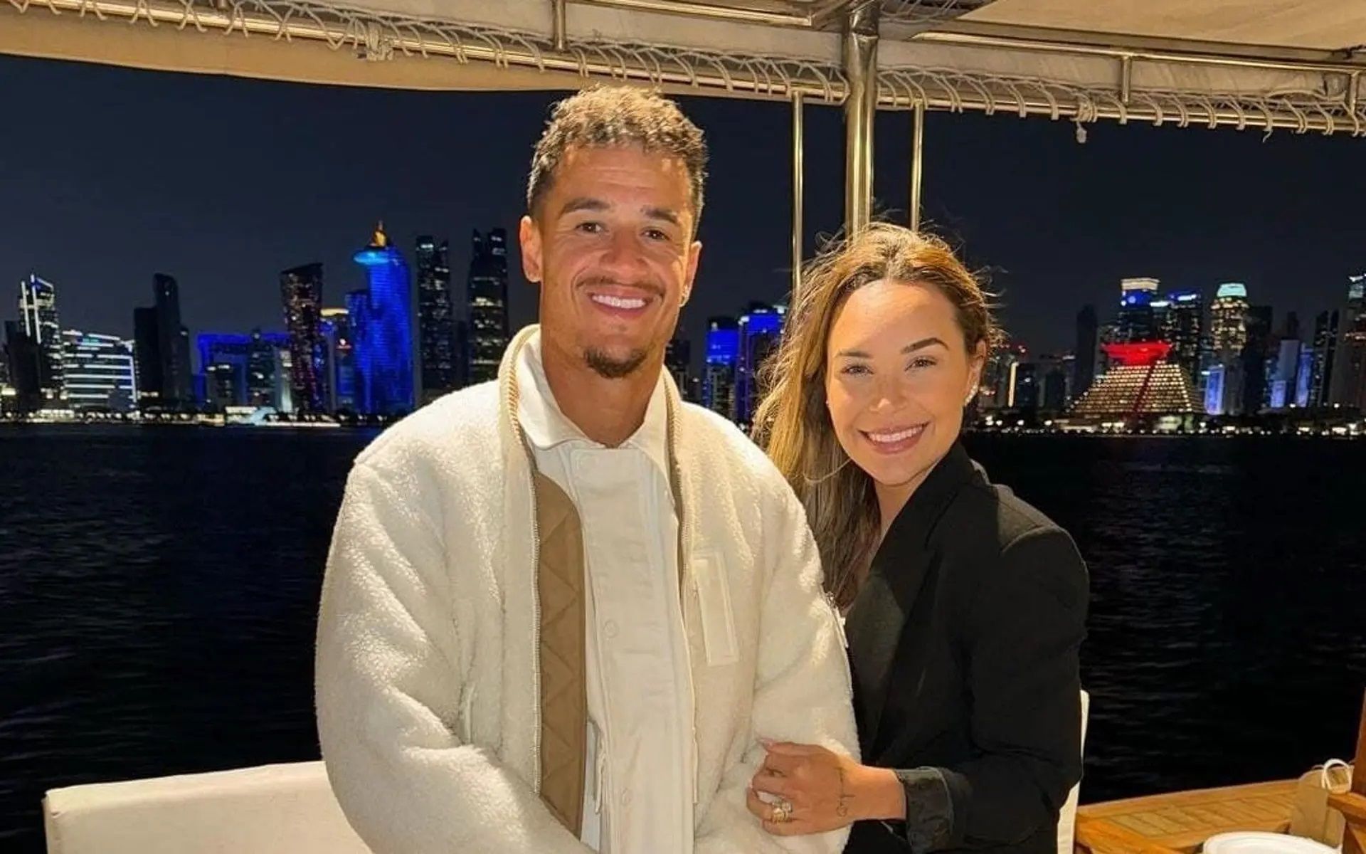 Esposa de Coutinho, do Vasco, tem podcast que entrevista mulheres de jogadores