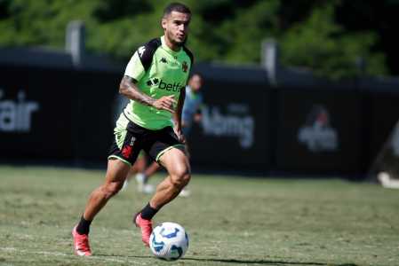 O meia Phillipe Coutinho em treino do Vasco na preparação para o jogo contra o Fortaleza