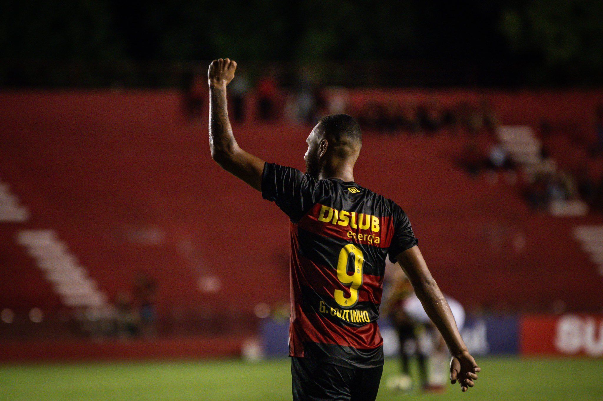 Com gol de Gustavo Coutinho, Sport vence o Maguary e sobe na tabela do Pernambucano