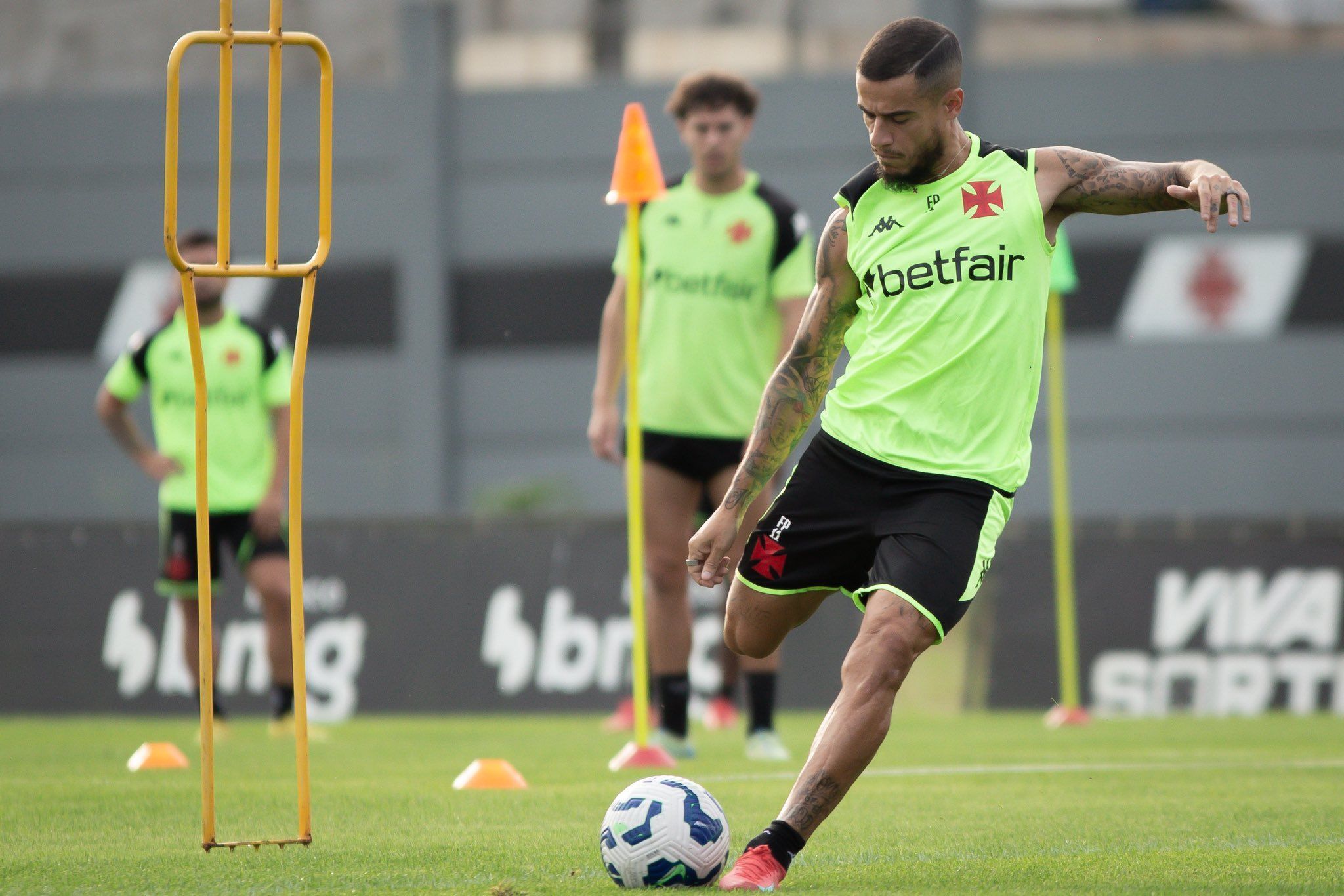 Escalação do Vasco: Fernando Diniz terá força máxima contra o Botafogo
