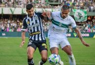 Coritiba empata com Santos e segue na lanterna do Brasileirão