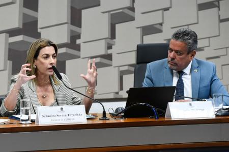 Soraya Thronicke (Podemos), relatora da CPI, e o presidente da Comissão, Dr. Hiran (PP).