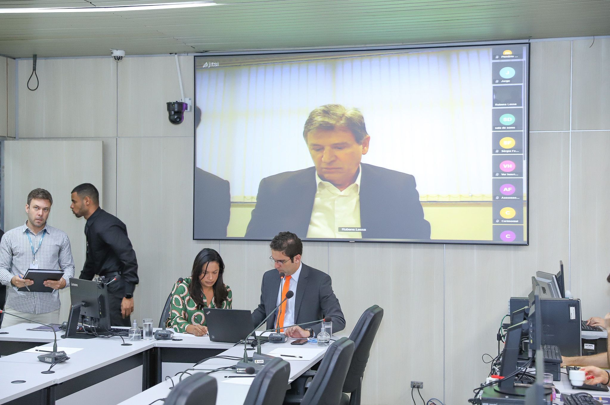 Empresário detalha em CPI compra de empresa e operação irregular no transporte de BH