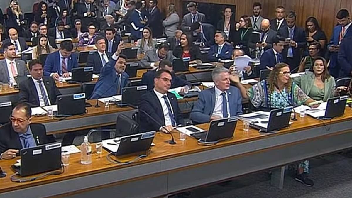 CPMI é suspensa após bate-boca e bronca de presidente: 'Não vou continuar com esse nível de balbúrdia' 