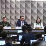 Defesa de ex-assessor de Bolsonaro diz que parte de movimentação milionária se refere à venda de carro para Cid