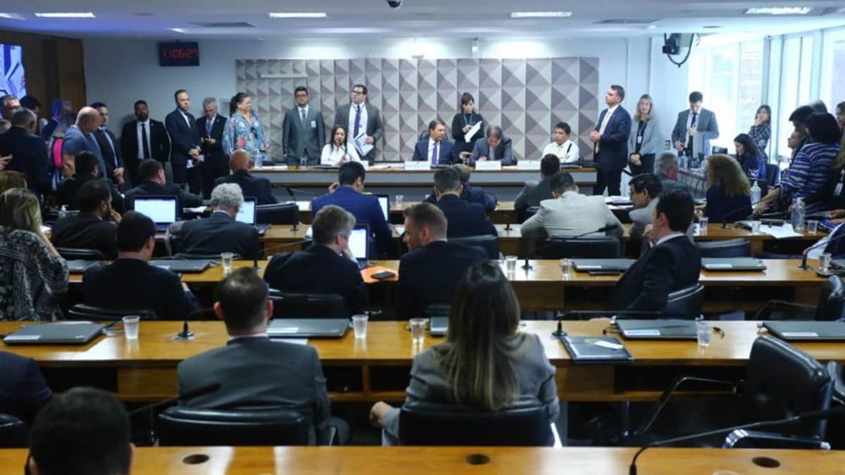 Acompanhe ao vivo depoimento de Mauro Cid na CPMI do 8 de janeiro