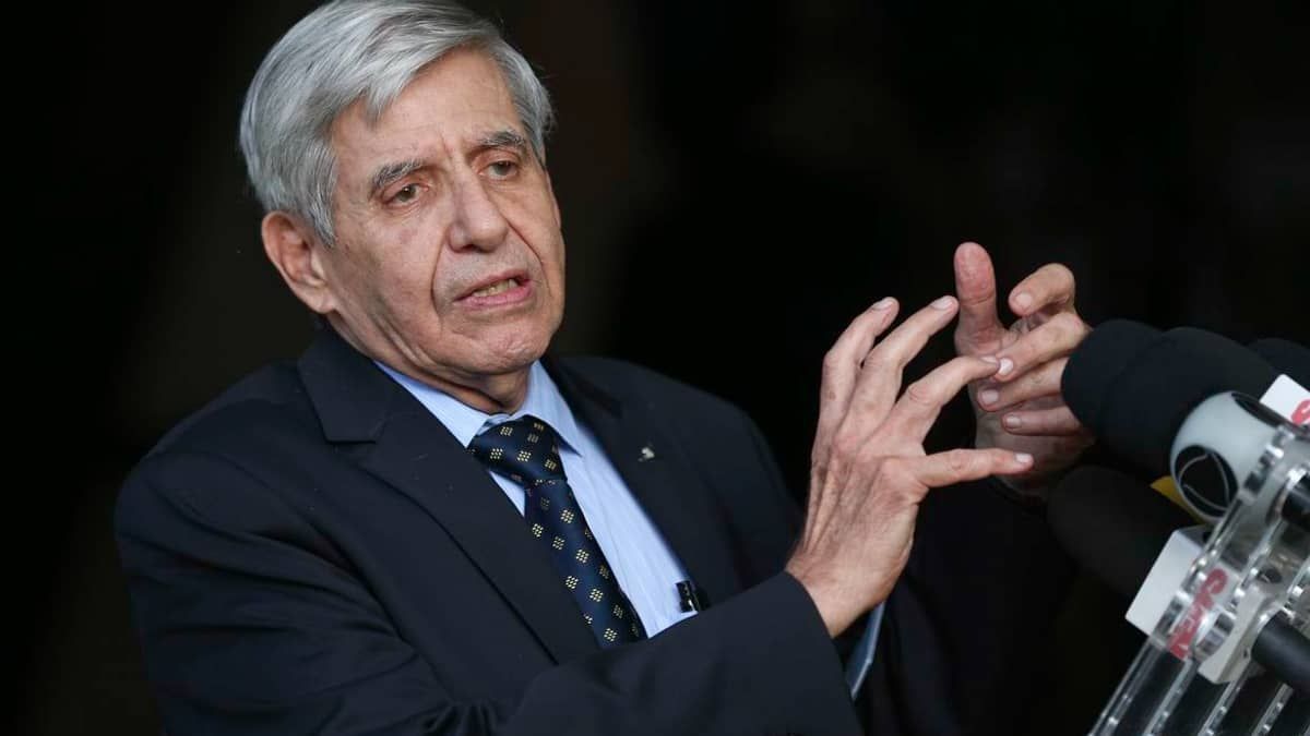 Ministro Cristiano Zanin nega pedido do general Augusto Heleno ao STF para faltar à CPMI do 8/1